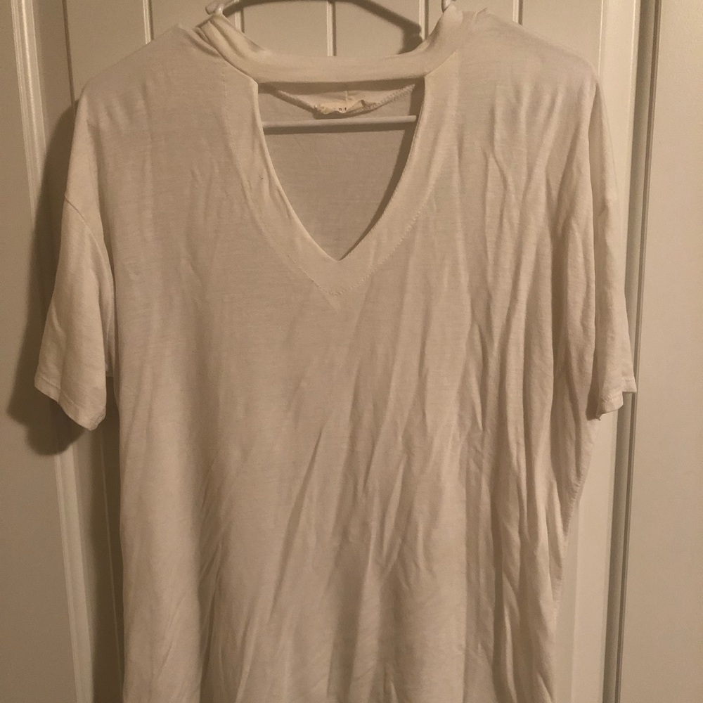 Key hole front white tee